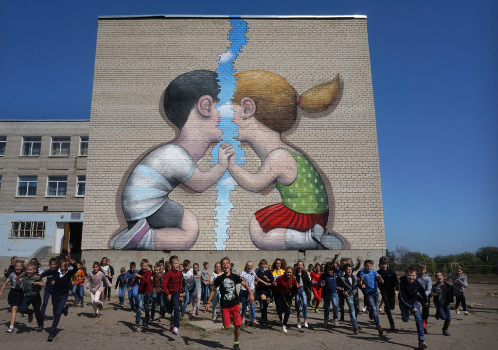 filmy o artystach | street art dzieciom w donbasie | oglądaj w CANAL+ ONLINE