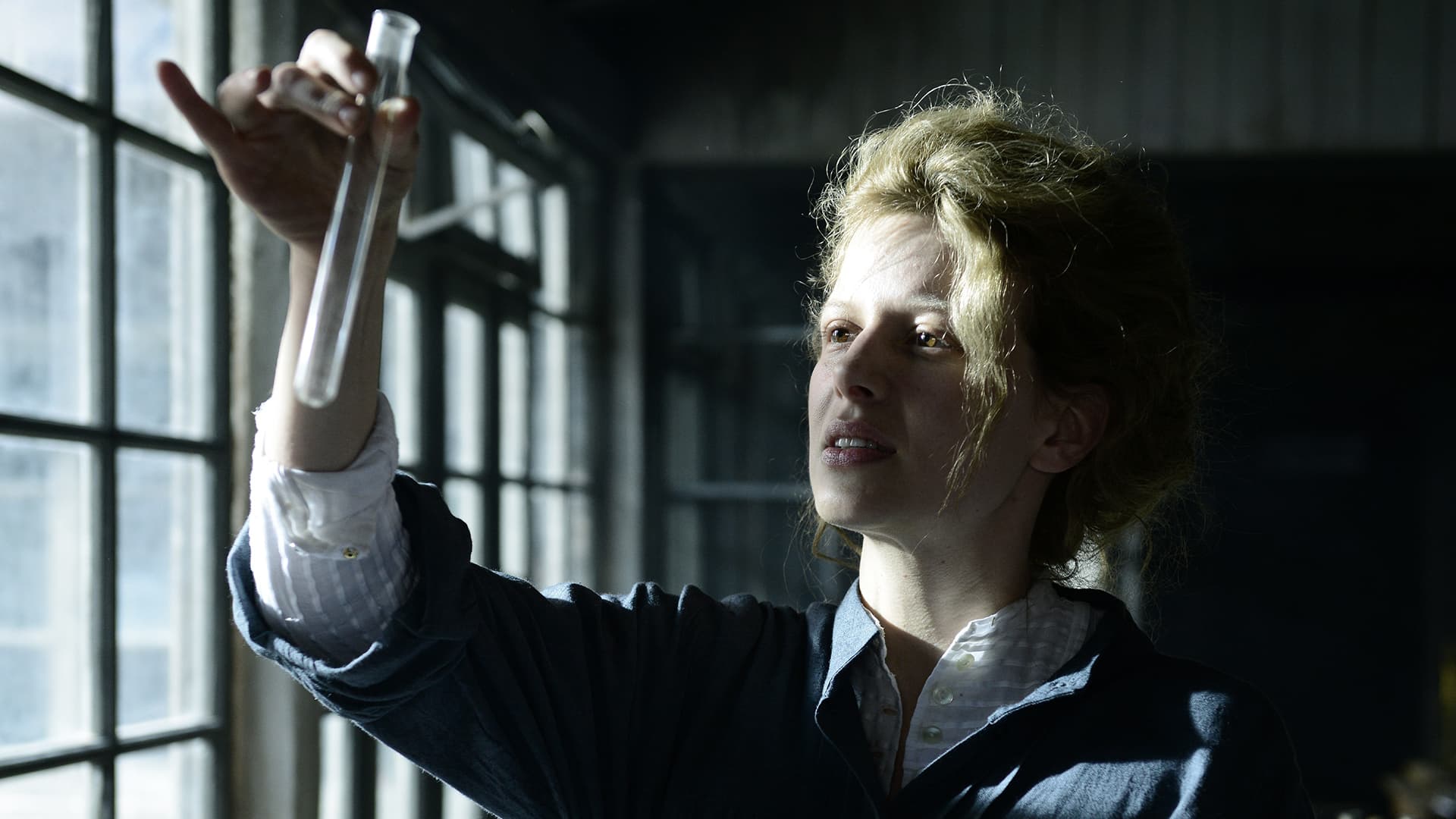 Film “Maria Skłodowska-Curie” – gdzie obejrzeć wciągającą biografię wybitnej polskiej naukowczyni? 