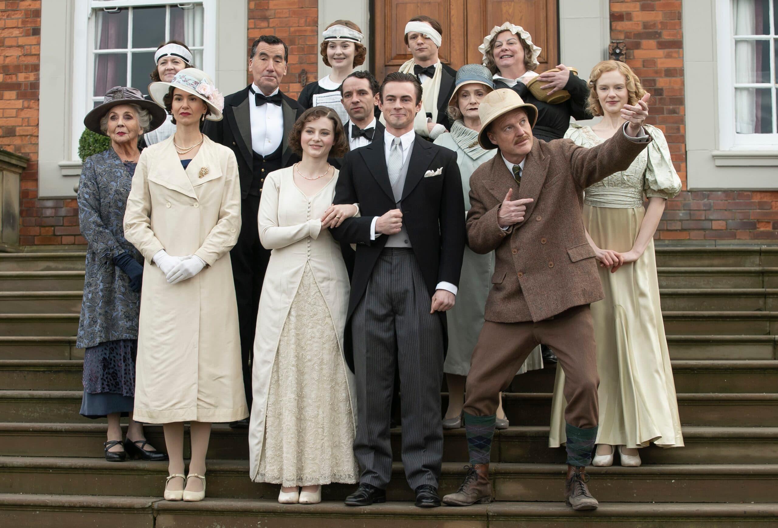 Film “Fackham Hall”, czyli „Wujowy dwór”: gdzie obejrzeć produkcję dystrybucji Kino Świat? Naliczono w niej… 280 żartów!