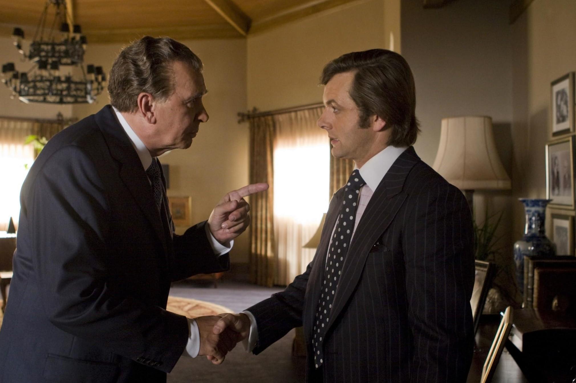 Wywiad, który przeszedł do historii telewizji. Gdzie obejrzeć film “Frost/Nixon”? 