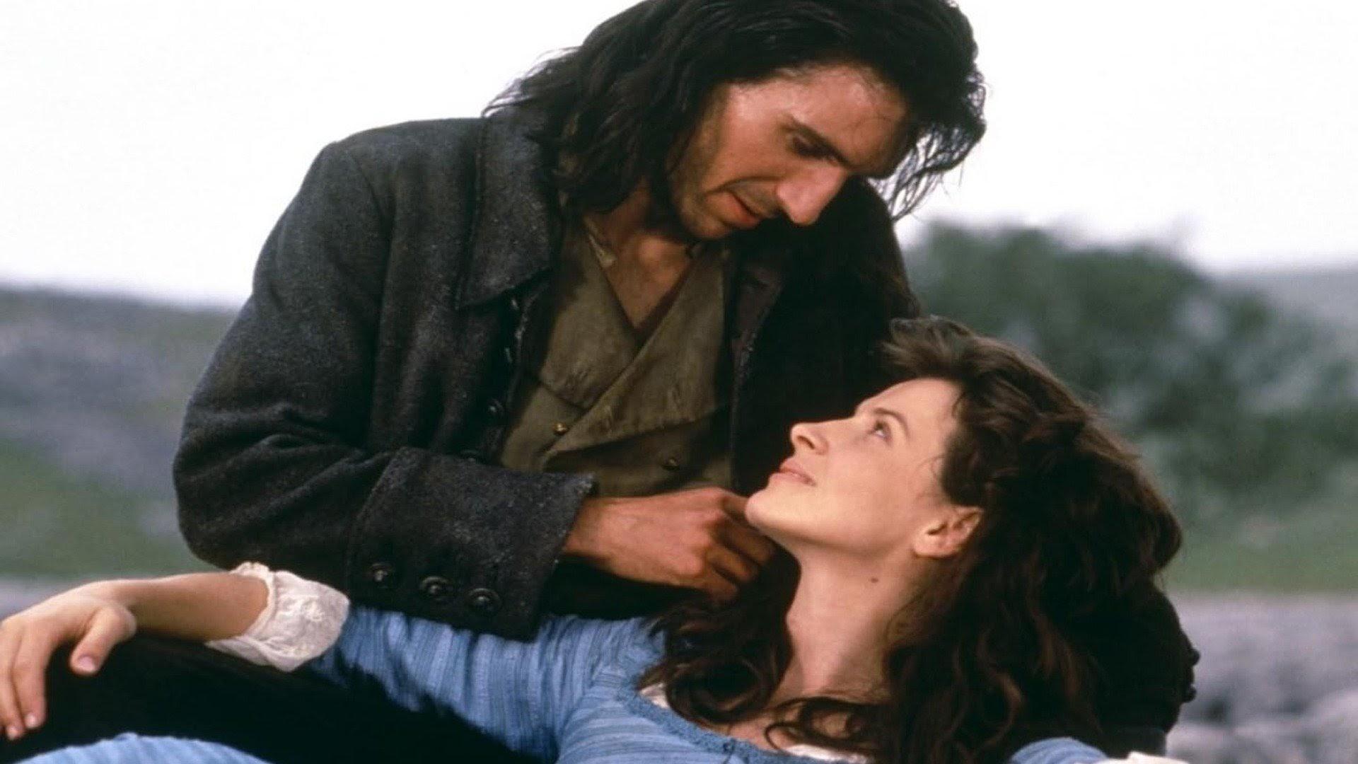 Film “Wichrowe Wzgórza” z 1992 roku: gdzie obejrzeć klasyczną adaptację powieści w reżyserii Petera Kosminsky’ego?