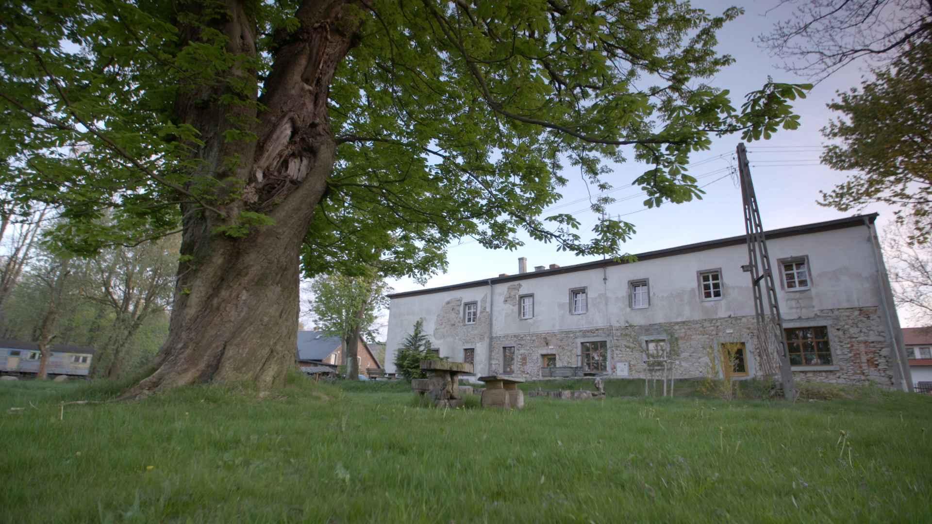 “Daleko od miasta”: Gdzie obejrzeć nowy sezon? 