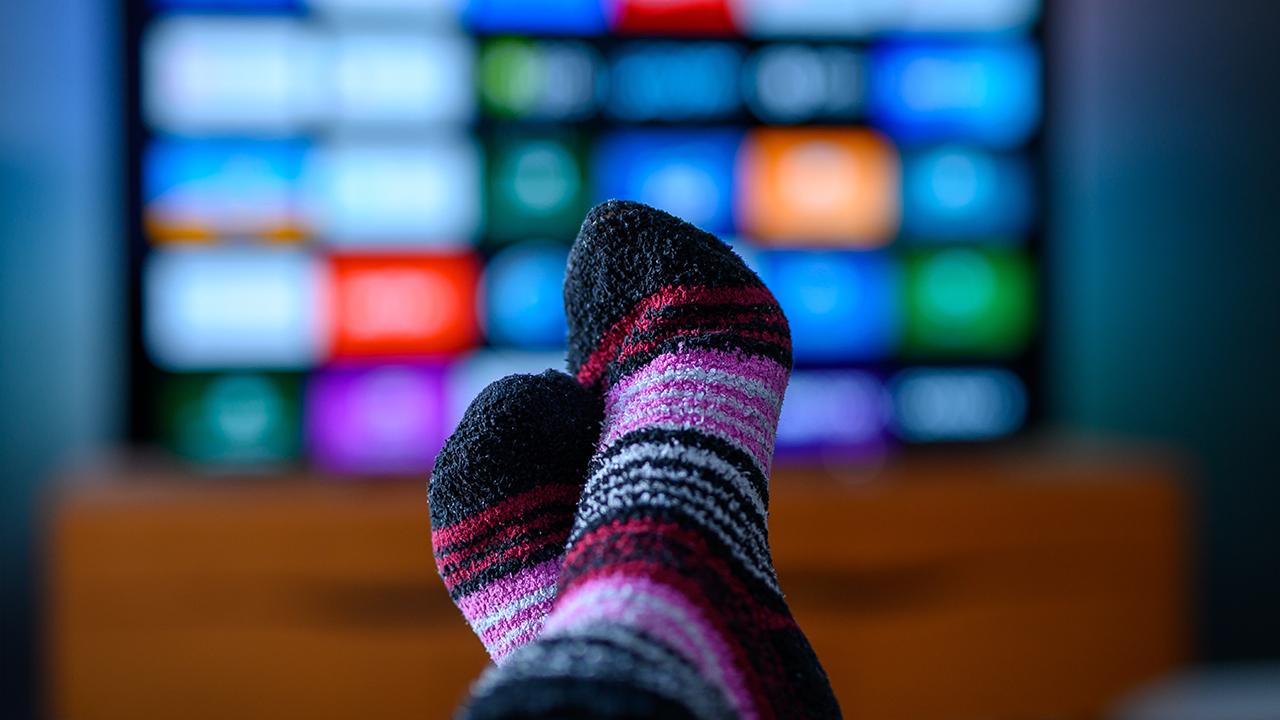 Darmowa telewizja internetowa – jak oglądać, żeby się nie zniechęcić po pięciu minutach