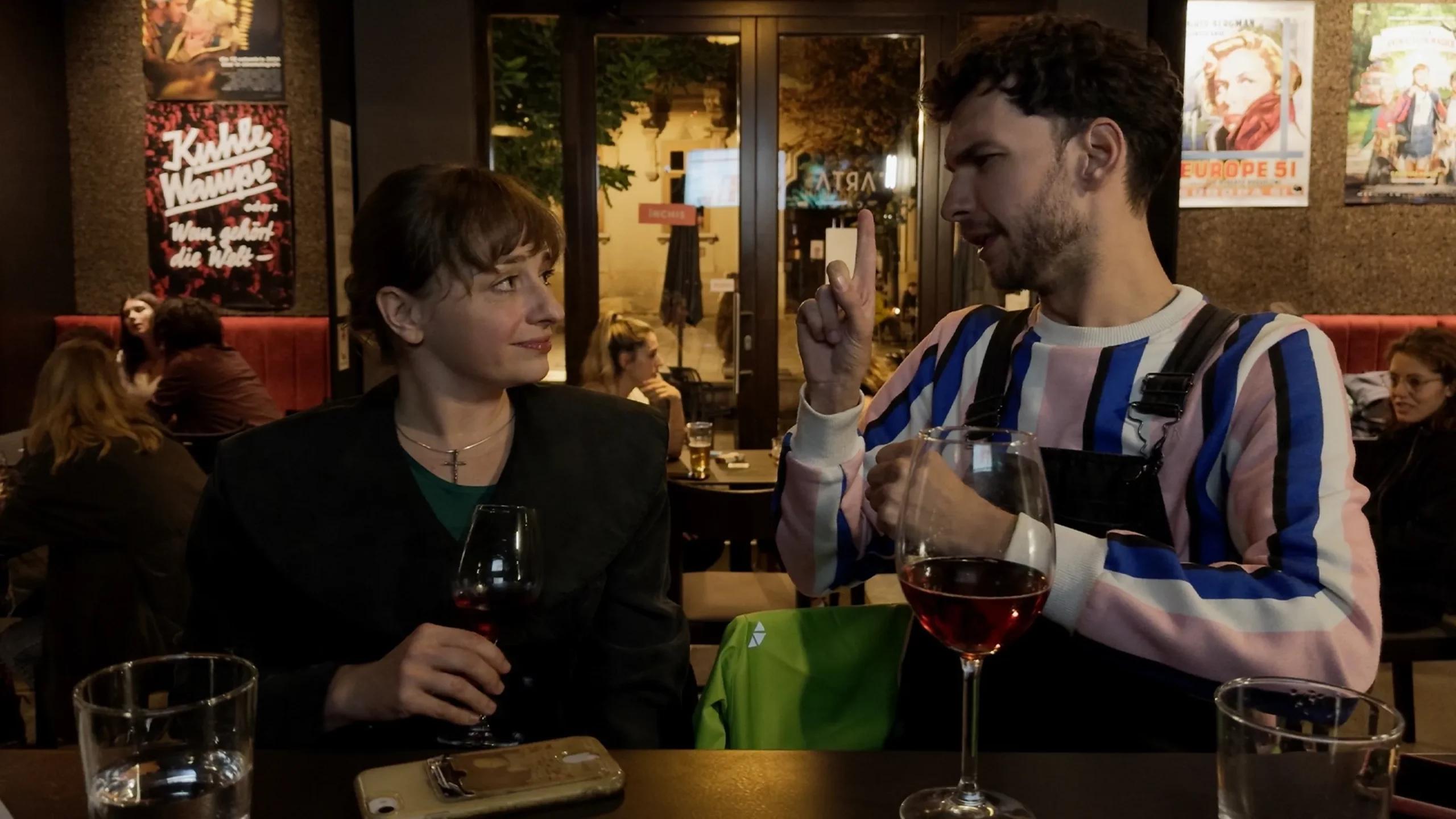 Masaż sumienia. Gdzie obejrzeć film „Kontinental ’25”?