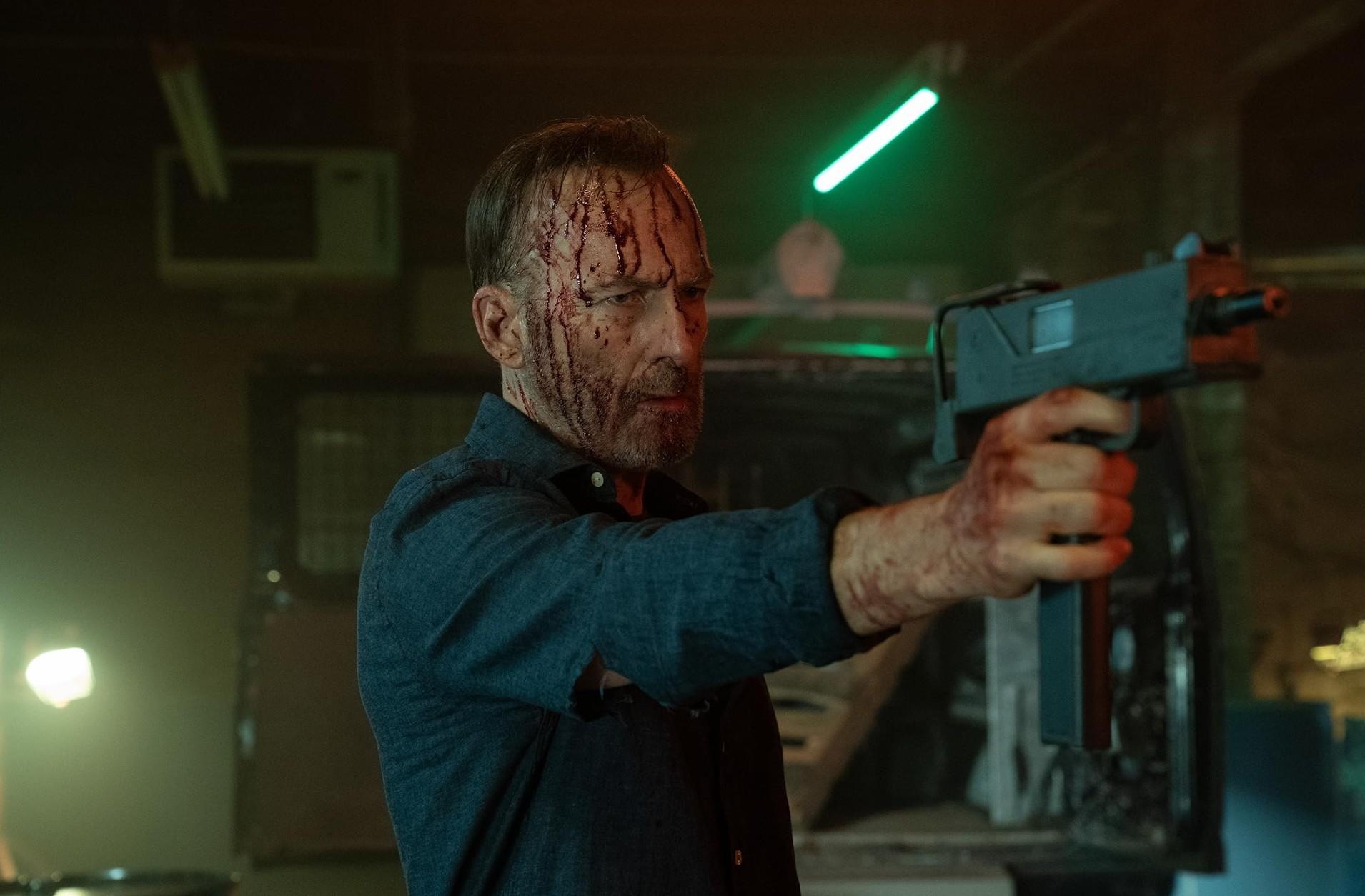 Film “Nikt 2” – gdzie obejrzeć sequel sensacyjnej, trzymającej w napięciu, czarnej komedii? 