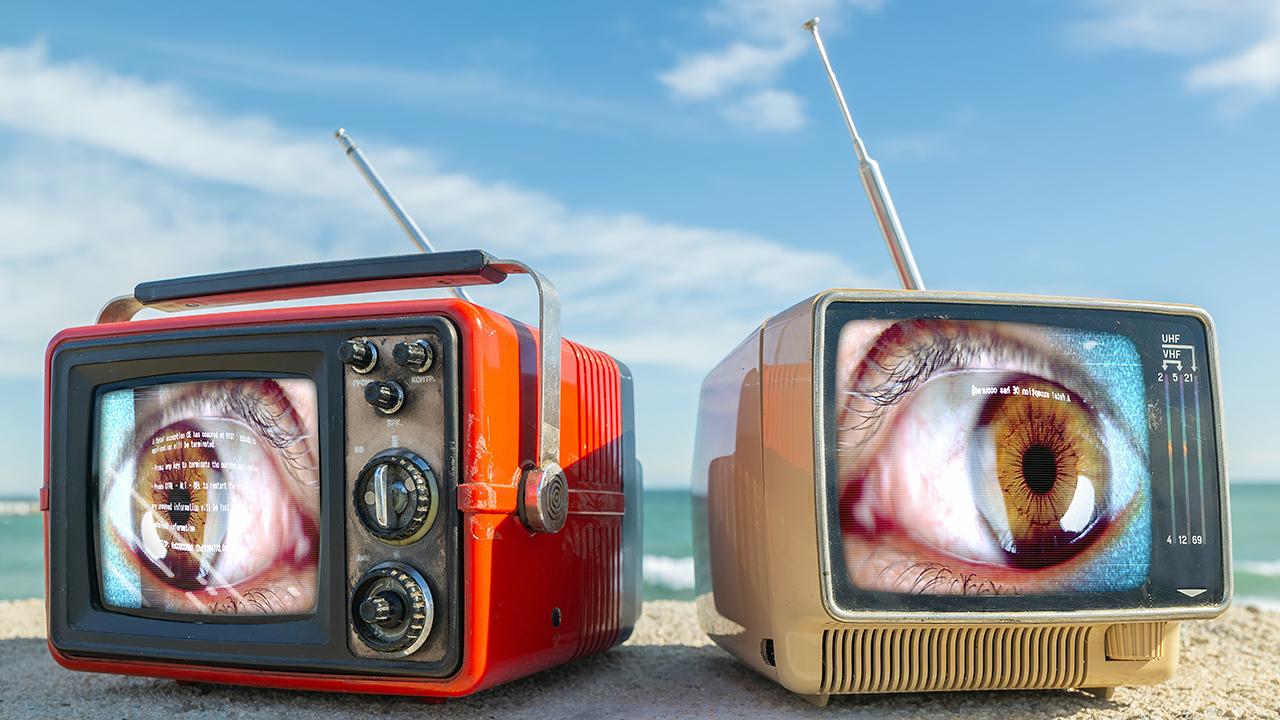 Telewizja bez anteny na majówkę, czerwcówkę i wakacje