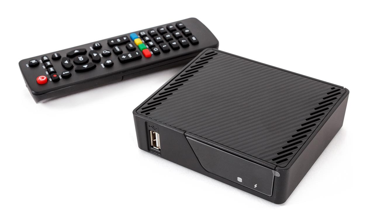 Telewizja internetowa z dekoderem – jak wybrać mądrze