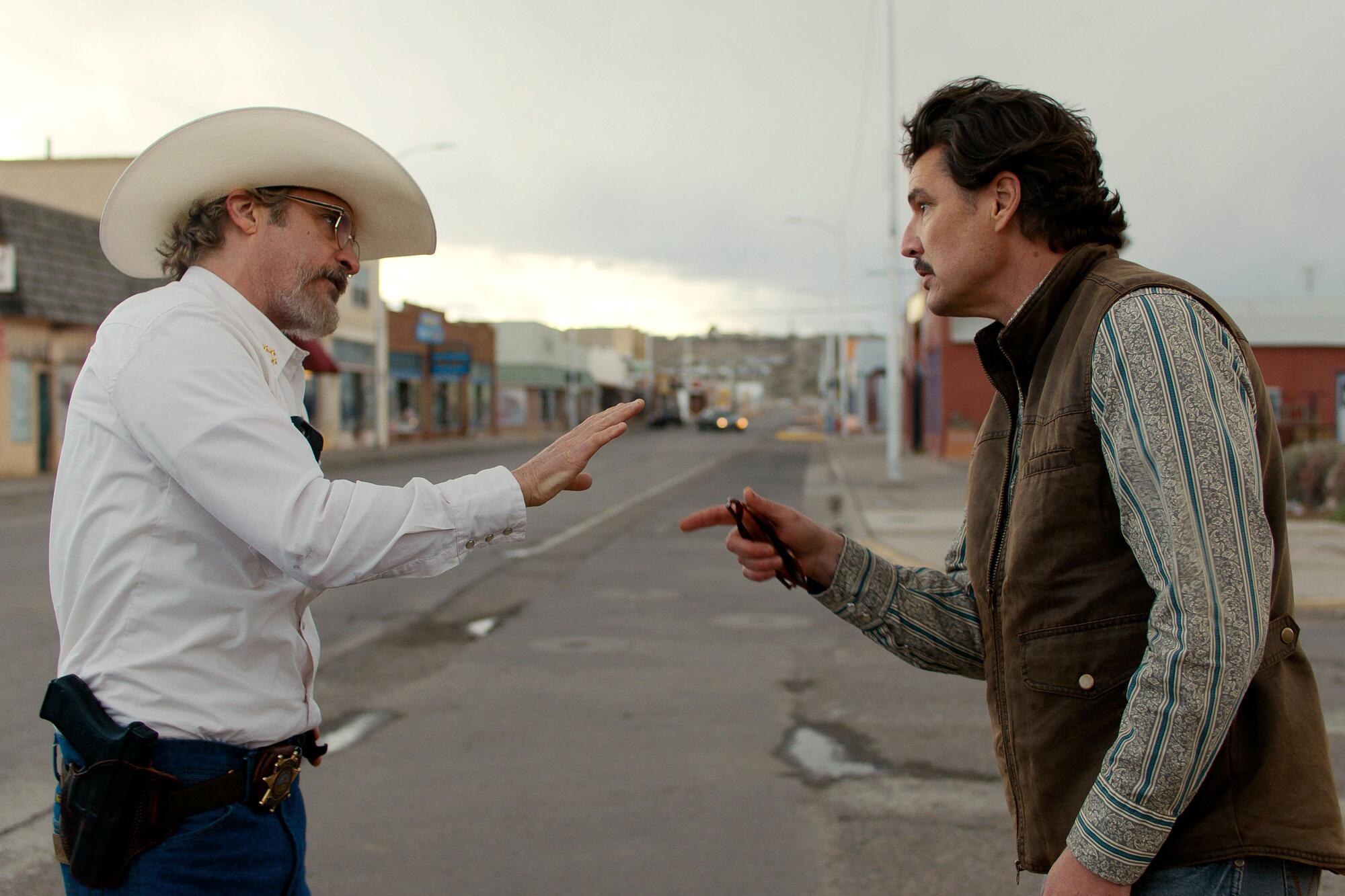 Albo z miejsca go pokochasz albo szczerze znienawidzisz. Film “Eddington”: gdzie obejrzeć podszyty czarnym humorem neo-western z gwiazdorską obsadą? Albo z miejsca go pokochasz albo szczerze znienawidzisz. Film “Eddington”: gdzie obejrzeć podszyty czarnym humorem neo-western z gwiazdorską obsadą?