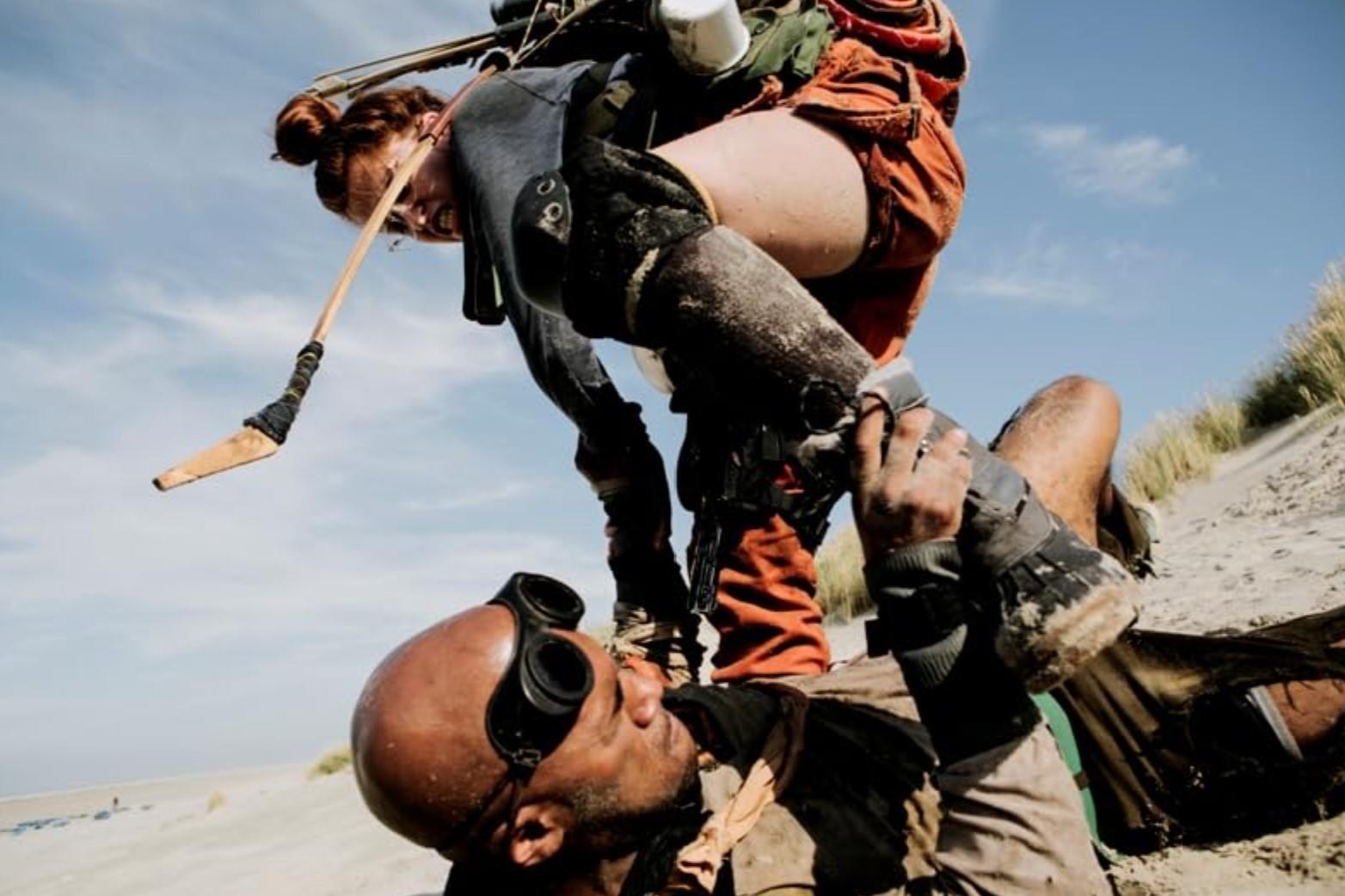 “Molly” – film to istne kombo gatunków z nieprawdopodobną bohaterką w dystopijnym świecie “Molly” – film to istne kombo gatunków z nieprawdopodobną bohaterką w dystopijnym świecie