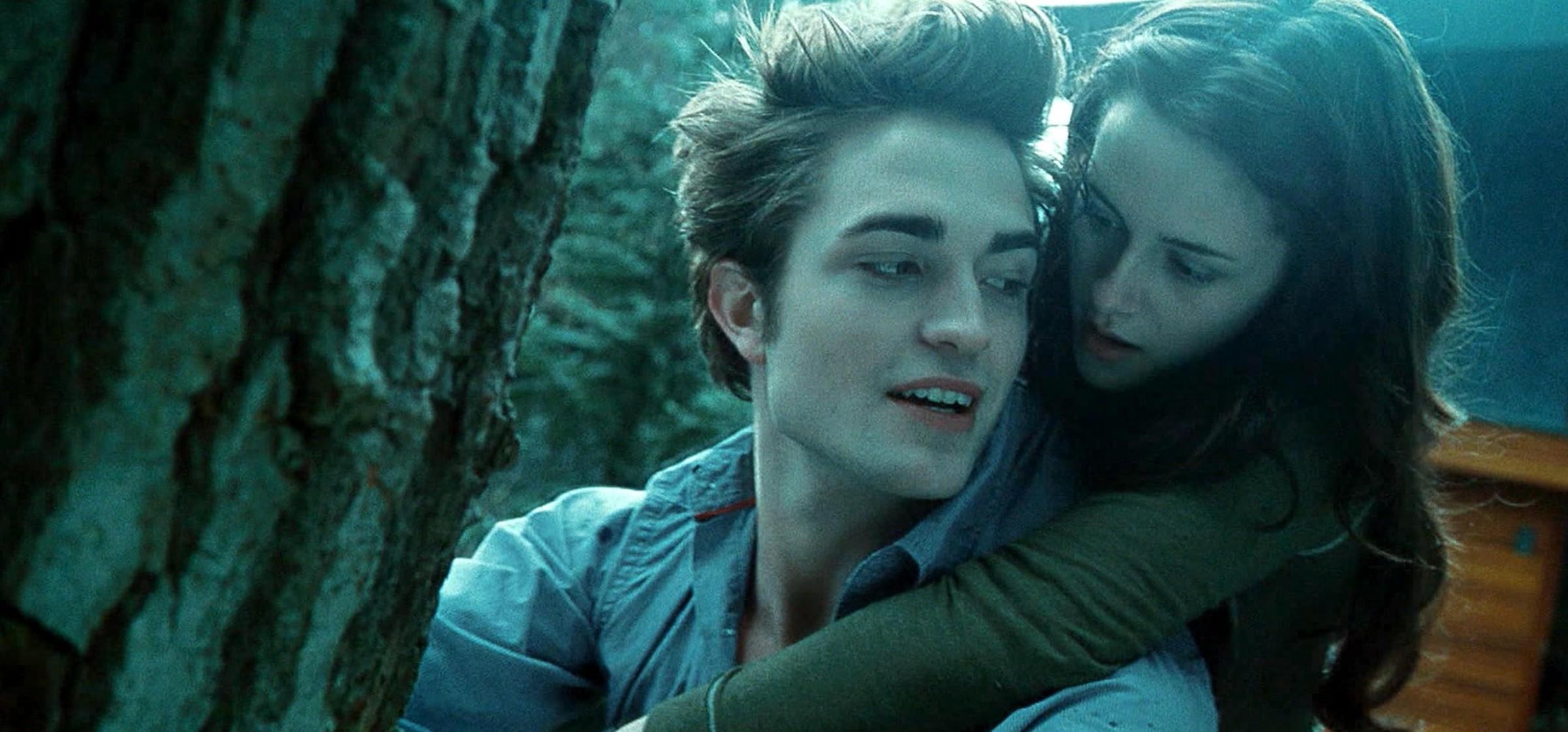 “Zmierzch”: film o wampirach, od którego wszystko się zaczęło… Gdzie obejrzeć produkcję, która szybko stała się światowym fenomenem? “Zmierzch”: film o wampirach, od którego wszystko się zaczęło… Gdzie obejrzeć produkcję, która szybko stała się światowym fenomenem?