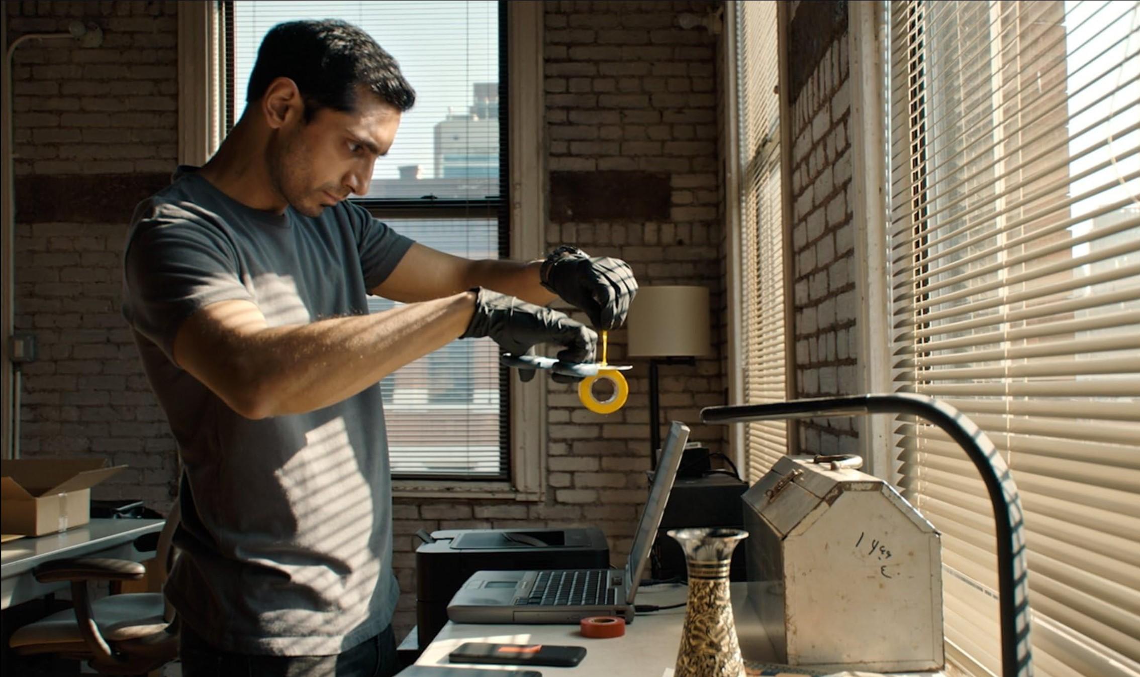 sygnaliści film relay riz ahmed filmy lily james filmy thriller film akcji sygnaliści film relay riz ahmed filmy lily james filmy thriller film akcji